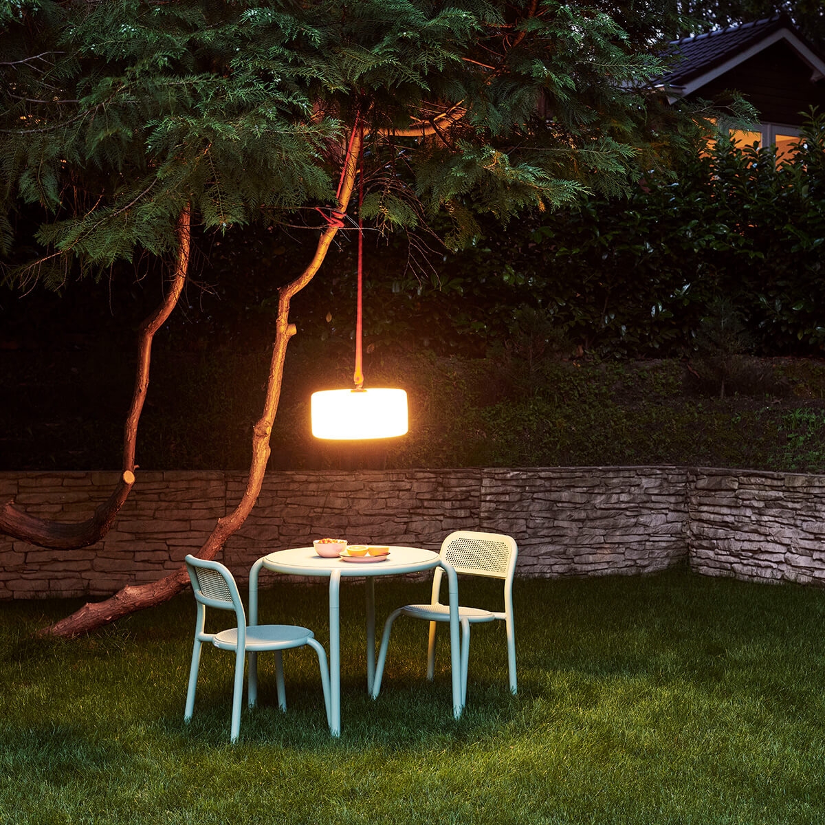 346-fatboy-toni-chair-gartenstuhl-mist-green-ambiente-4-1200x1200 Fatboy Toní Chair Gartenstuhl, 2er-Set, Mist green (mintgrün), mit dem Fatboy Toní Bistreau Tisch