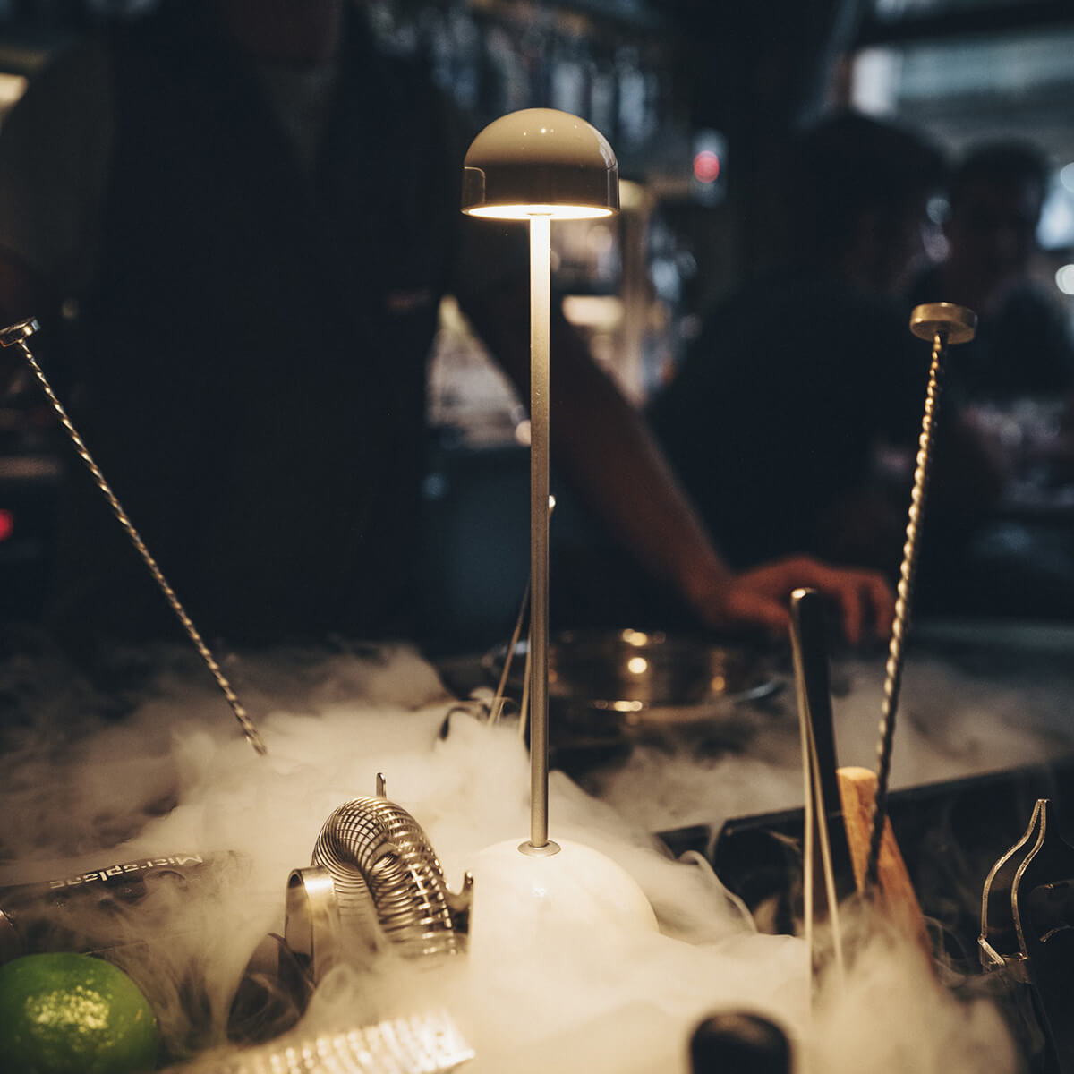 Marset Sips LED Akkuleuchte, weiß / Silber