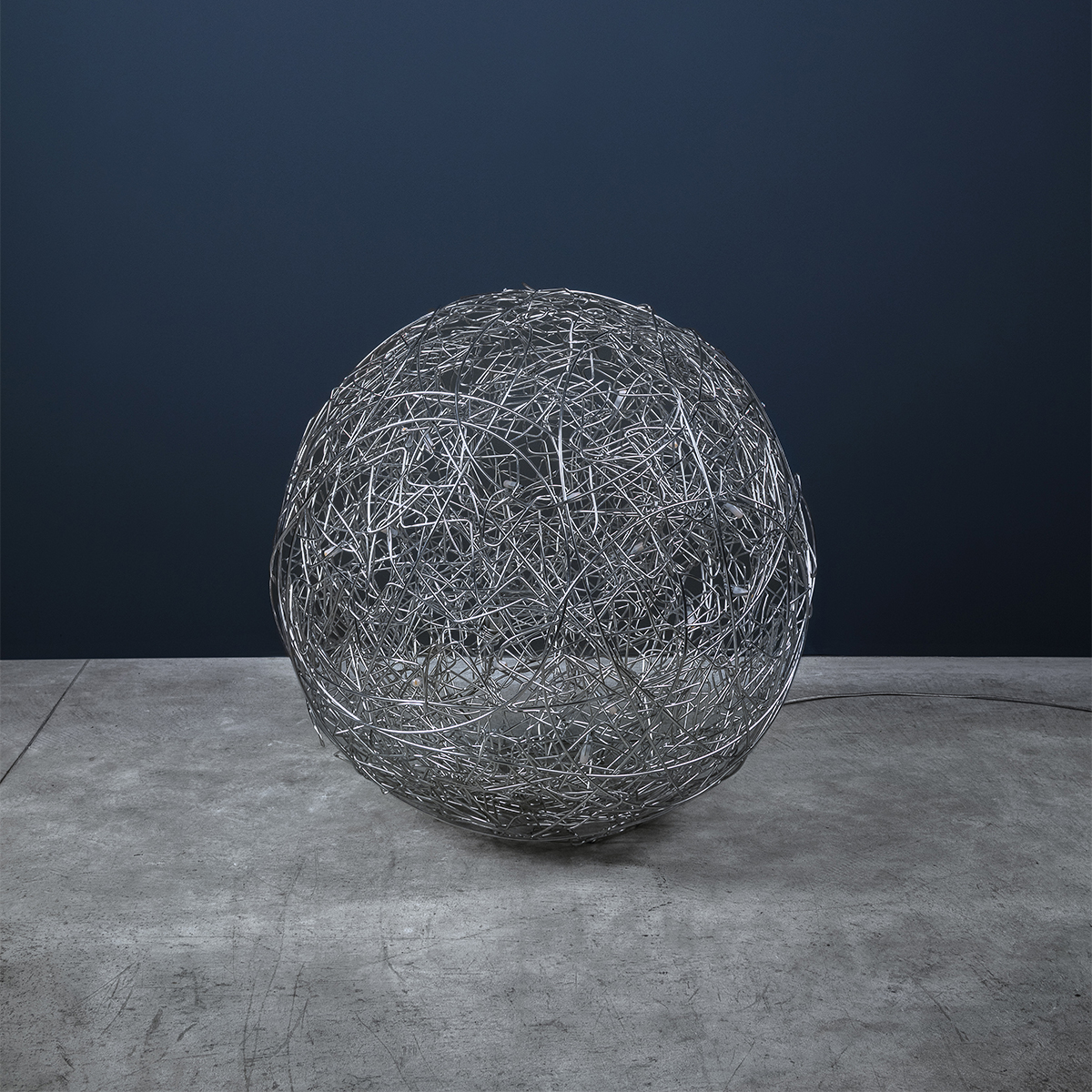 Catellani & Smith Fil de Fer F Outdoor Bodenleuchte, Aluminium (ausgeschaltet) (Foto: Nava-Rapacchietta)