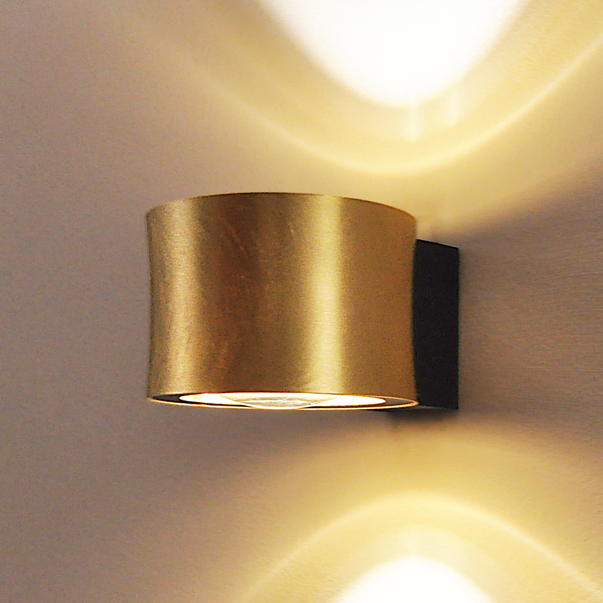 Luce Elevata by BANKAMP Impulse LED Wandleuchte, Blattgoldoptik