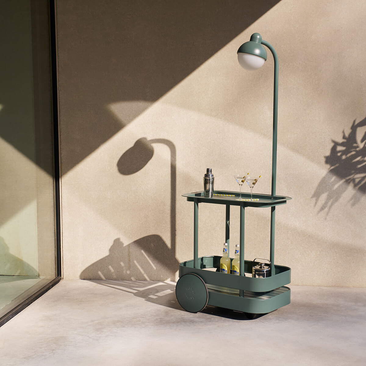 Fatboy Jolly Trolley LED Akkuleuchte & Bar-Trolley, Dark sage (dunkelgrün)