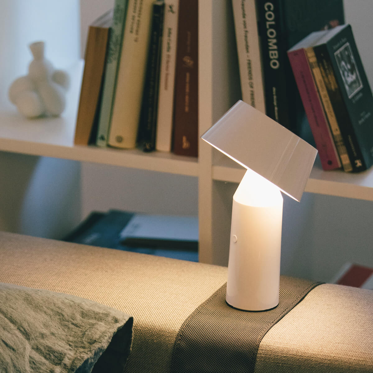 Marset Bicoca LED Akkuleuchte, weiß (mit passendem Sofa-Accessoire für Bicoca)
