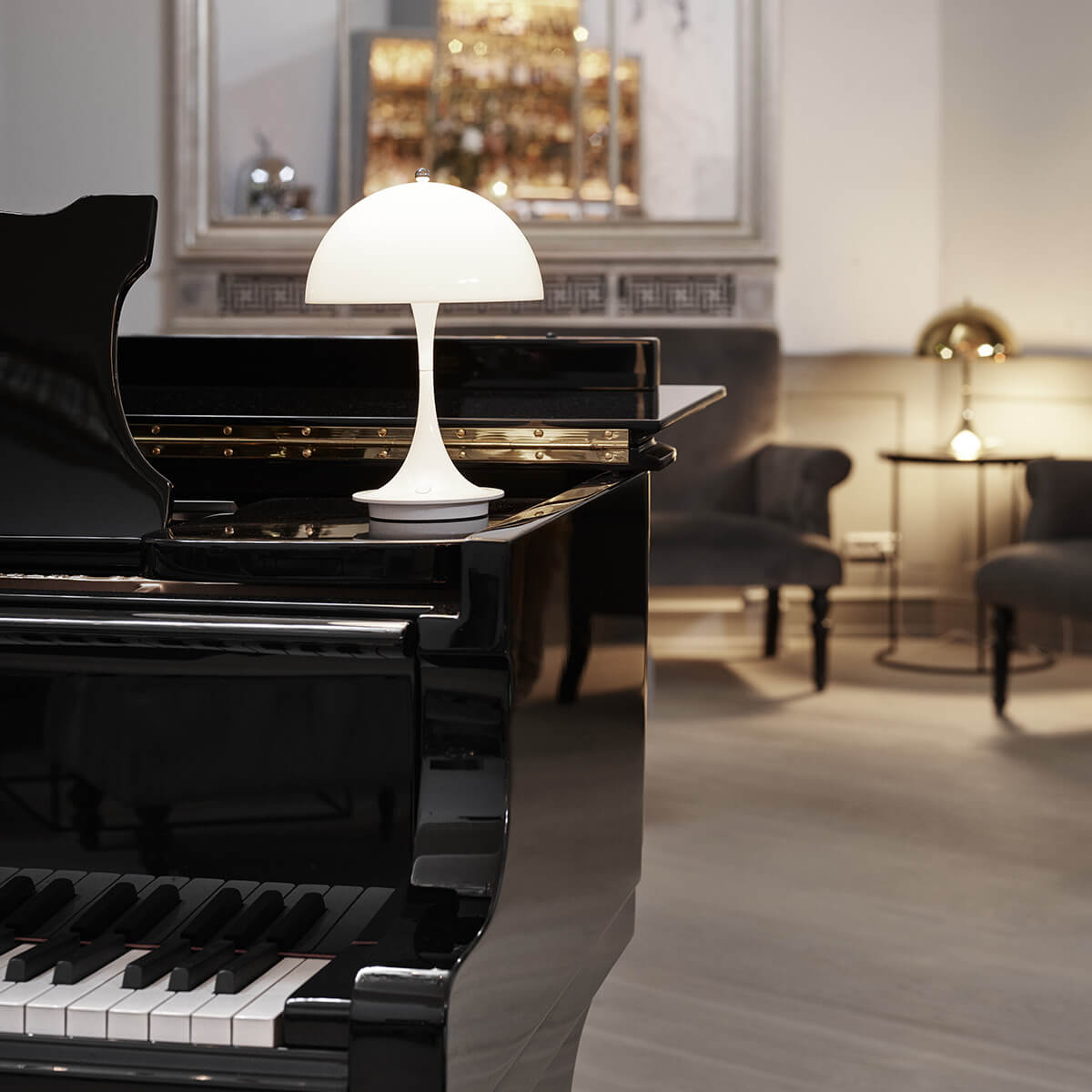 Louis Poulsen Panthella 160 Portable V2 LED Akkuleuchte, Acryl opalweiß – Design by Verner Panton