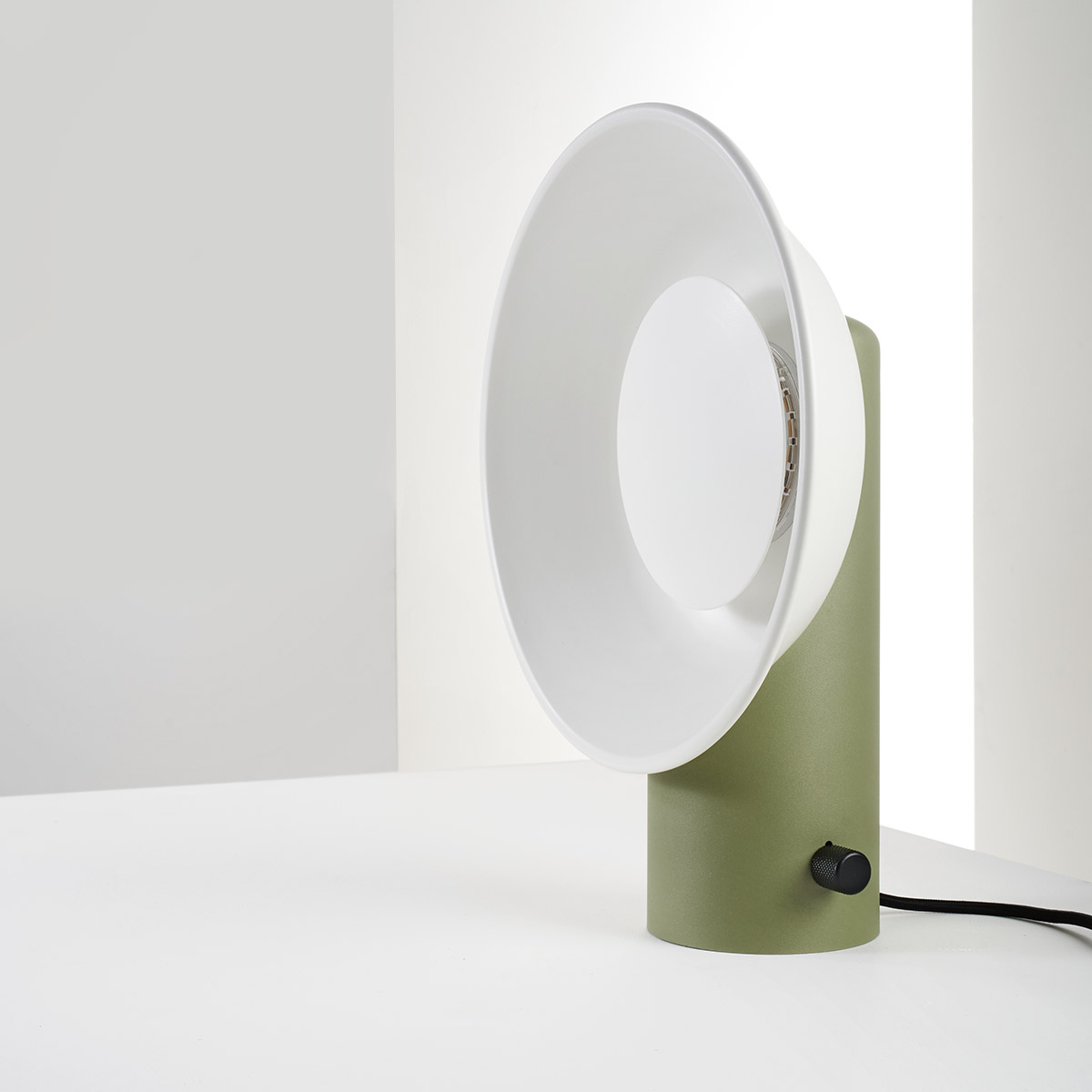 Zava Reverb LED Tischleuchte, weiß / salbeigrün