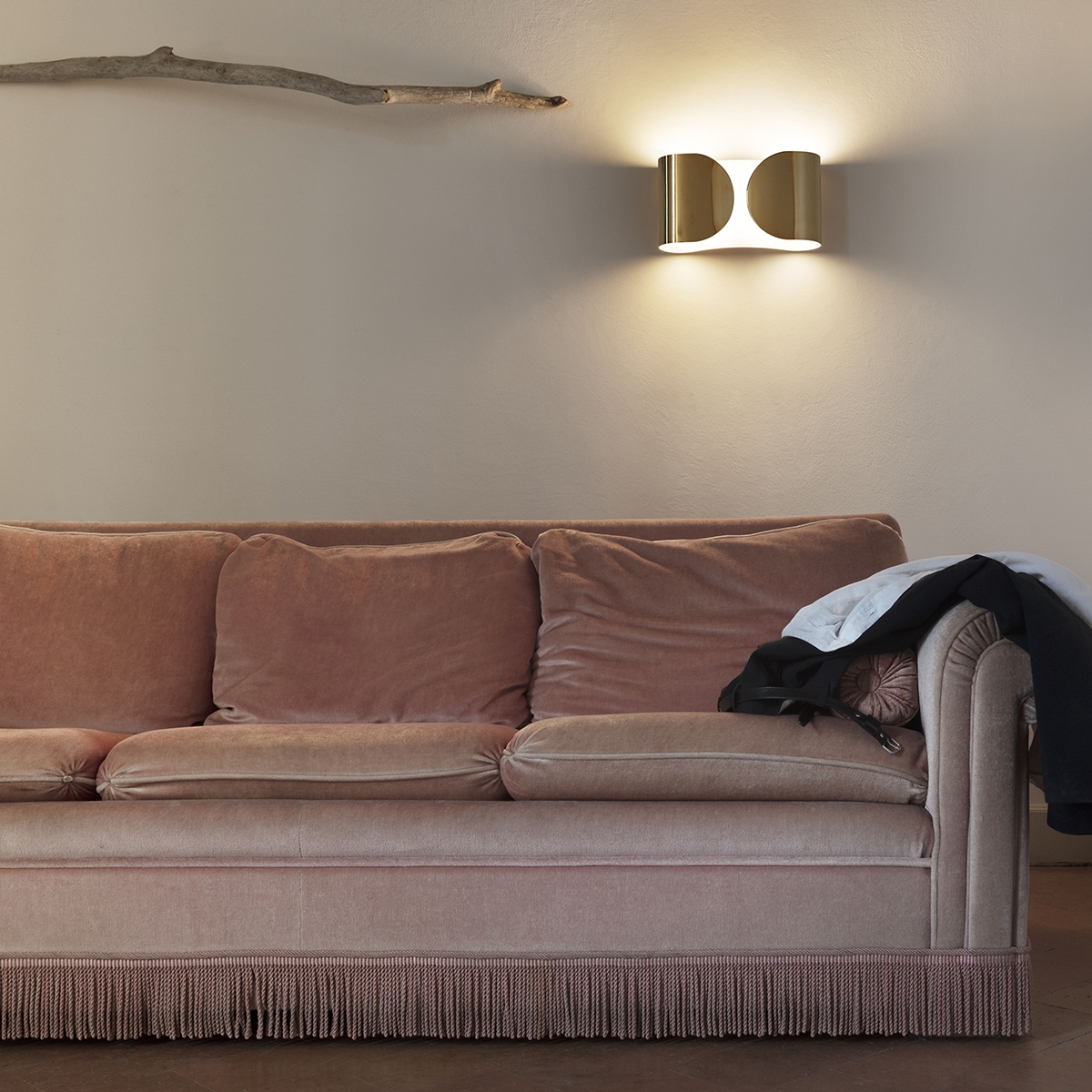 Flos Foglio Wandleuchte, Gold 22 Karat (©Santi Caleca)