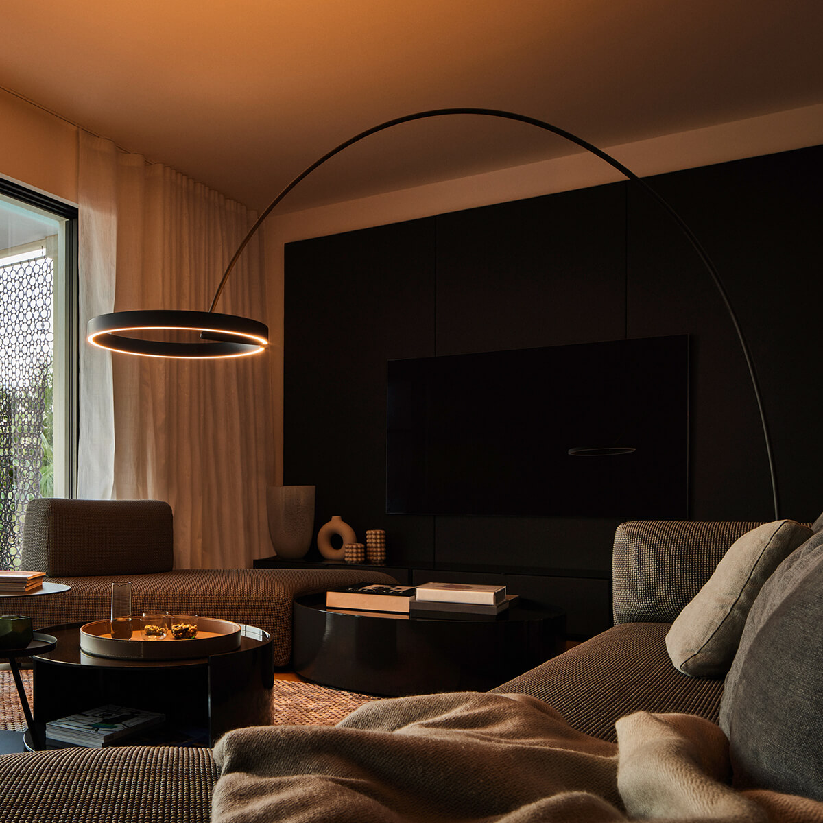 Mito largo LED Bogenleuchte