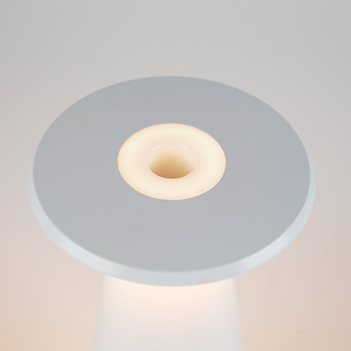Sigor Nuflair LED Akkuleuchte & Vase, schneeweiß (©Leuchtenland.com)