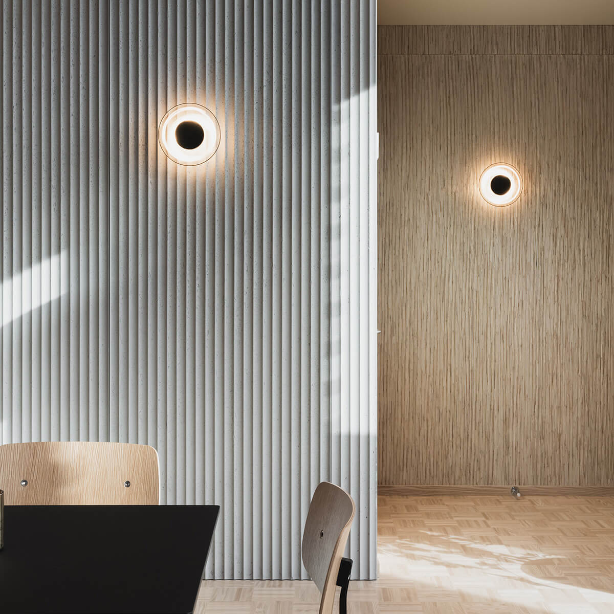 Marset Aura LED Wandleuchte, fumé (Rauchglas)