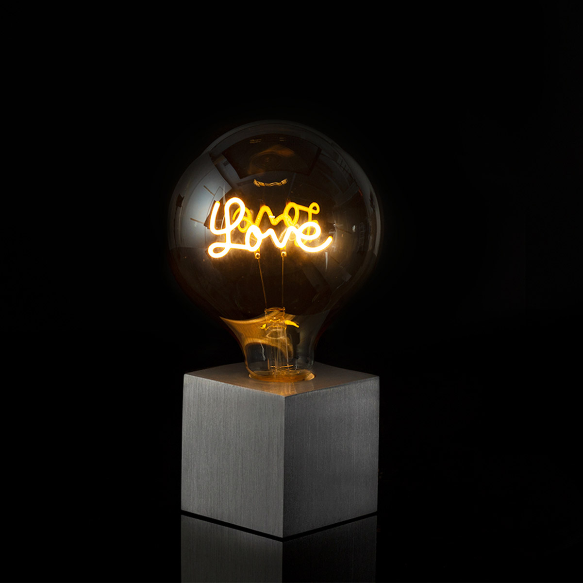 Sompex Cubic Tischleuchte mit Motiv Leuchtmittel, Love (©Leuchtenland.com)