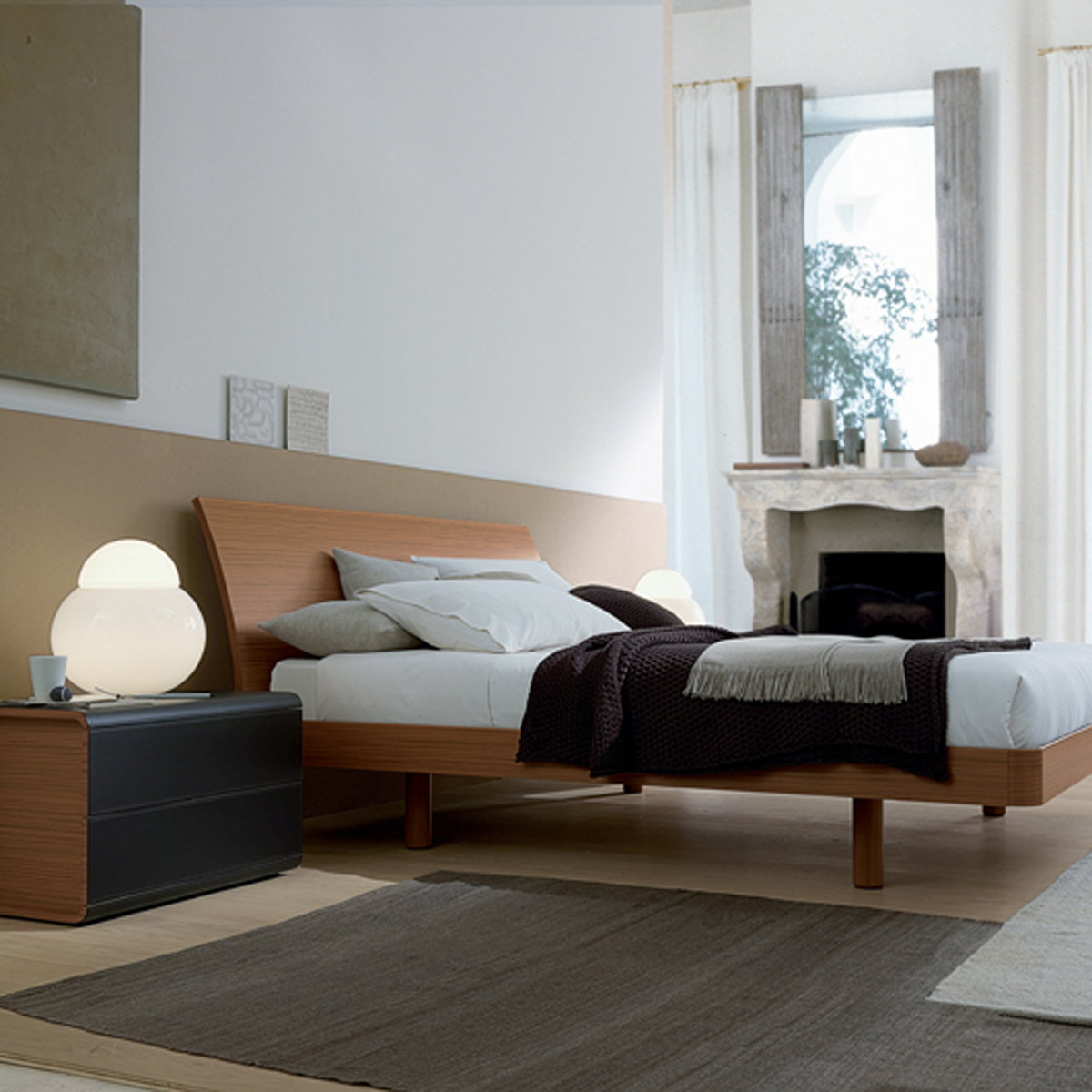 Fontana Arte Daruma Tischleuchte, weiß glänzend