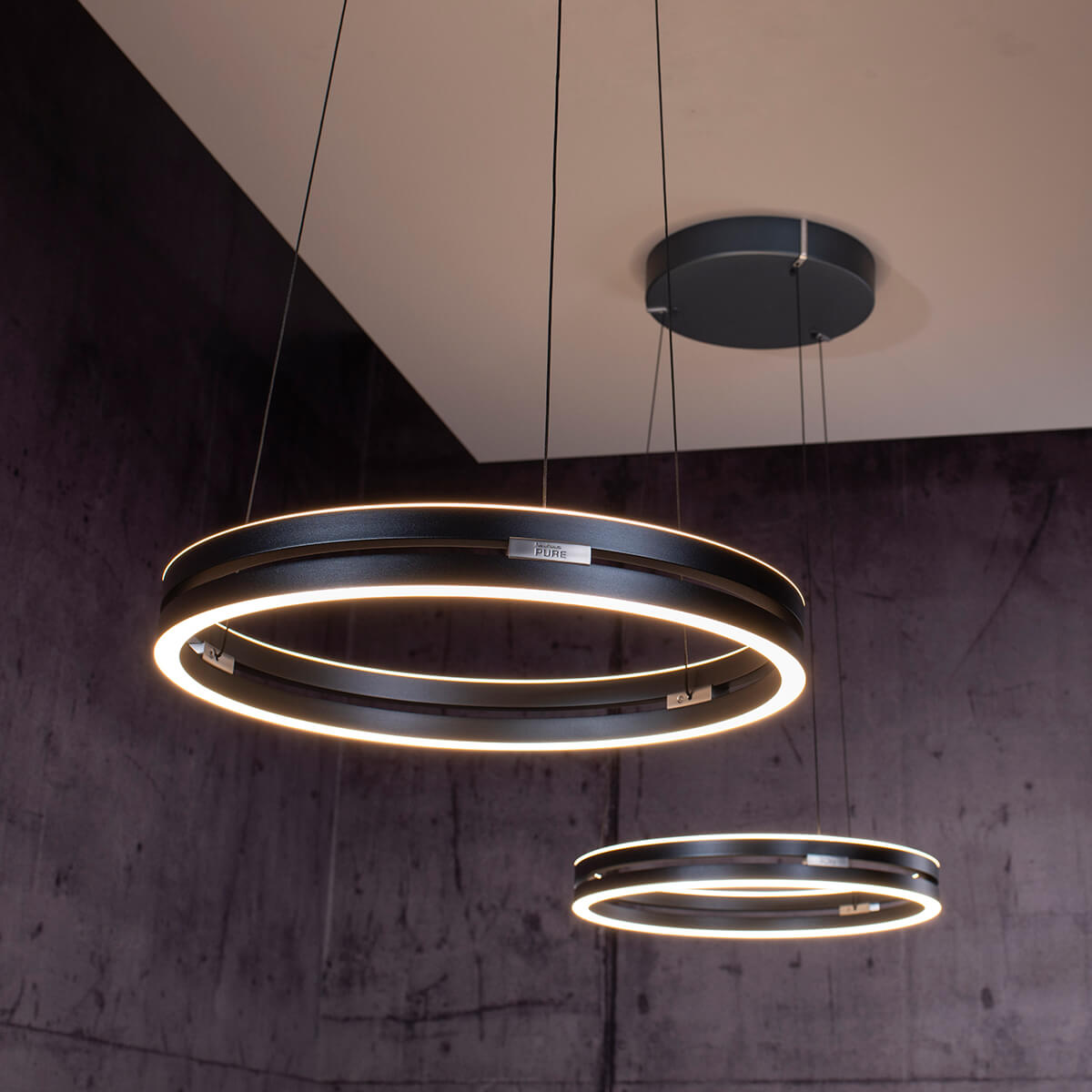 PURE E-Loop LED Pendelleuchte mit e-LIFT und CCT