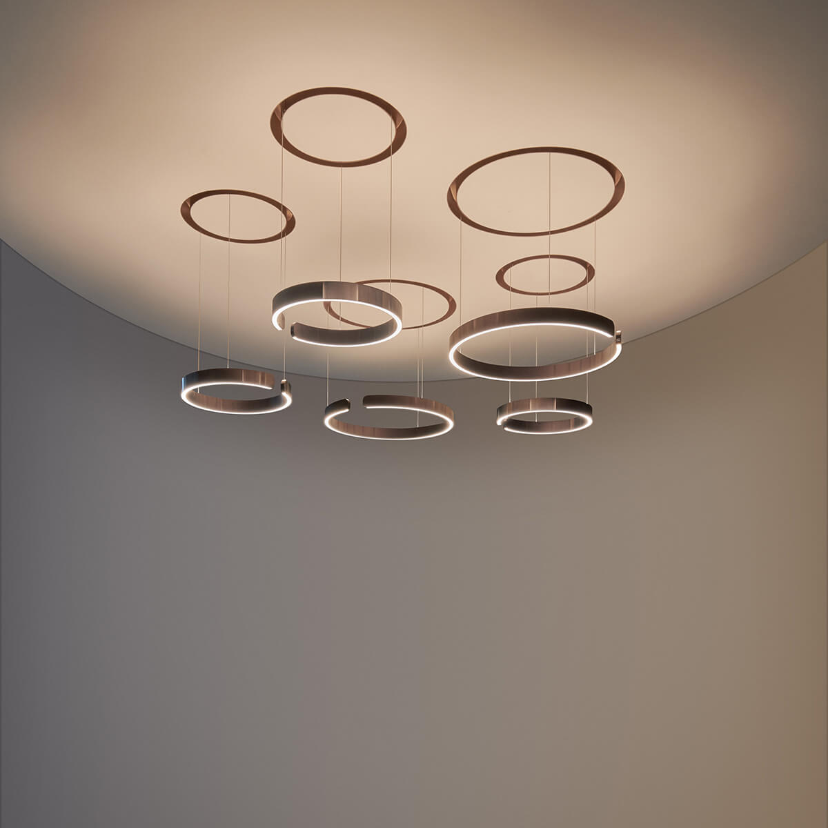 Occhio Mito cosmo 40 move "air" wide Pendelleuchte und Mito cosmo 60 move "air" wide Pendelleuchte, Raumbeleuchtung