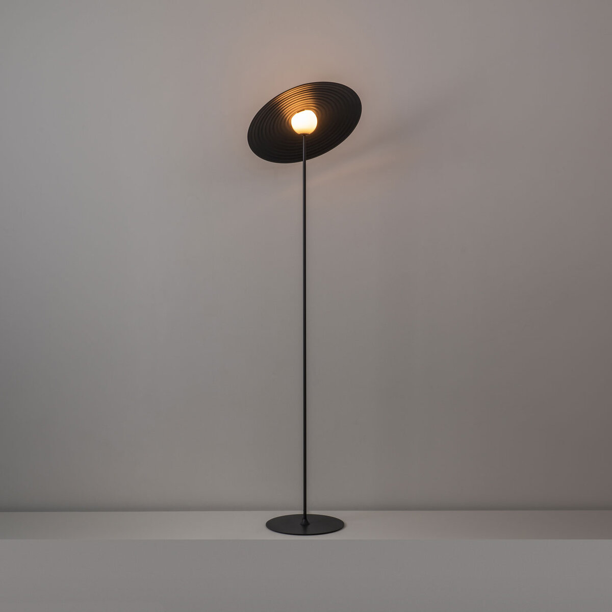 Milan Symphony Stehleuchte, Höhe: 158 cm, Ø: 45 cm, anthrazitgrau