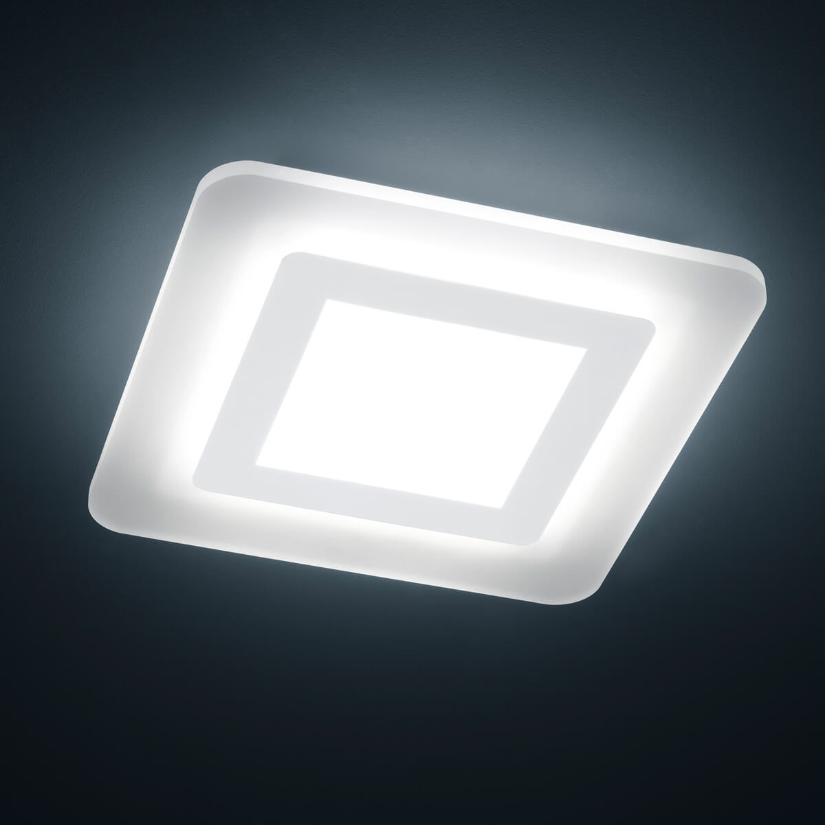 Helestra Wes LED Wand- / Deckenleuchte, quadratisch mit Casambi-Modul, weiß matt