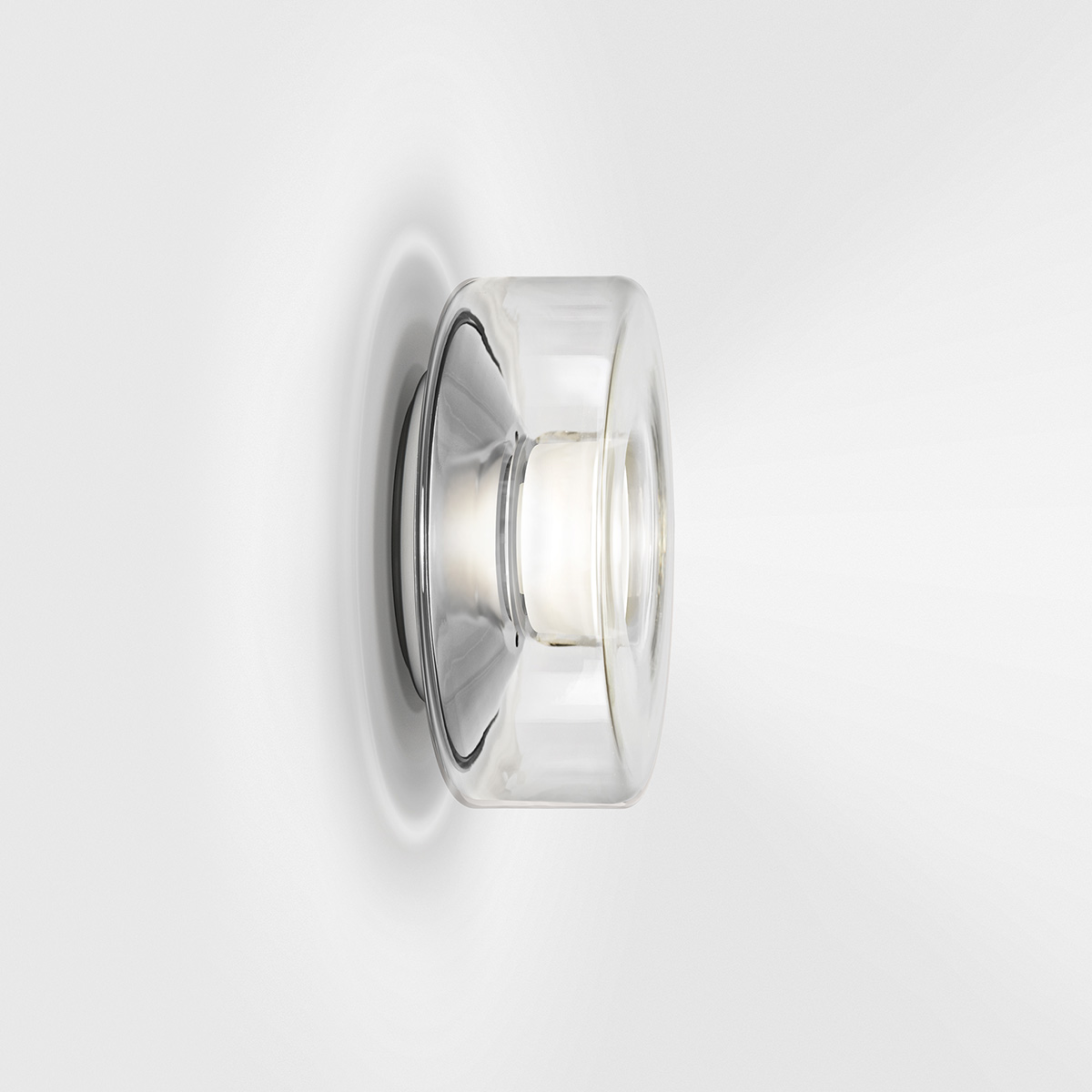 Serien.lighting Curling Wall M LED Wandleuchte, Glas klar (©serien.lighting)