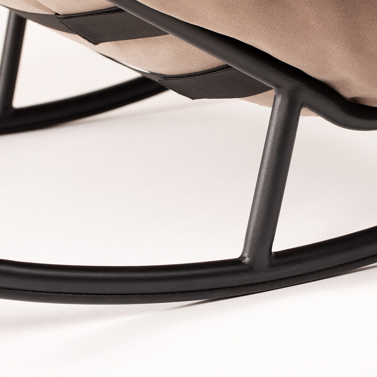 Fatboy Rock 'n Roll Schaukelstuhl, schwarz, mit dem Fatboy The Original Sitzsack (separat erhältlich)