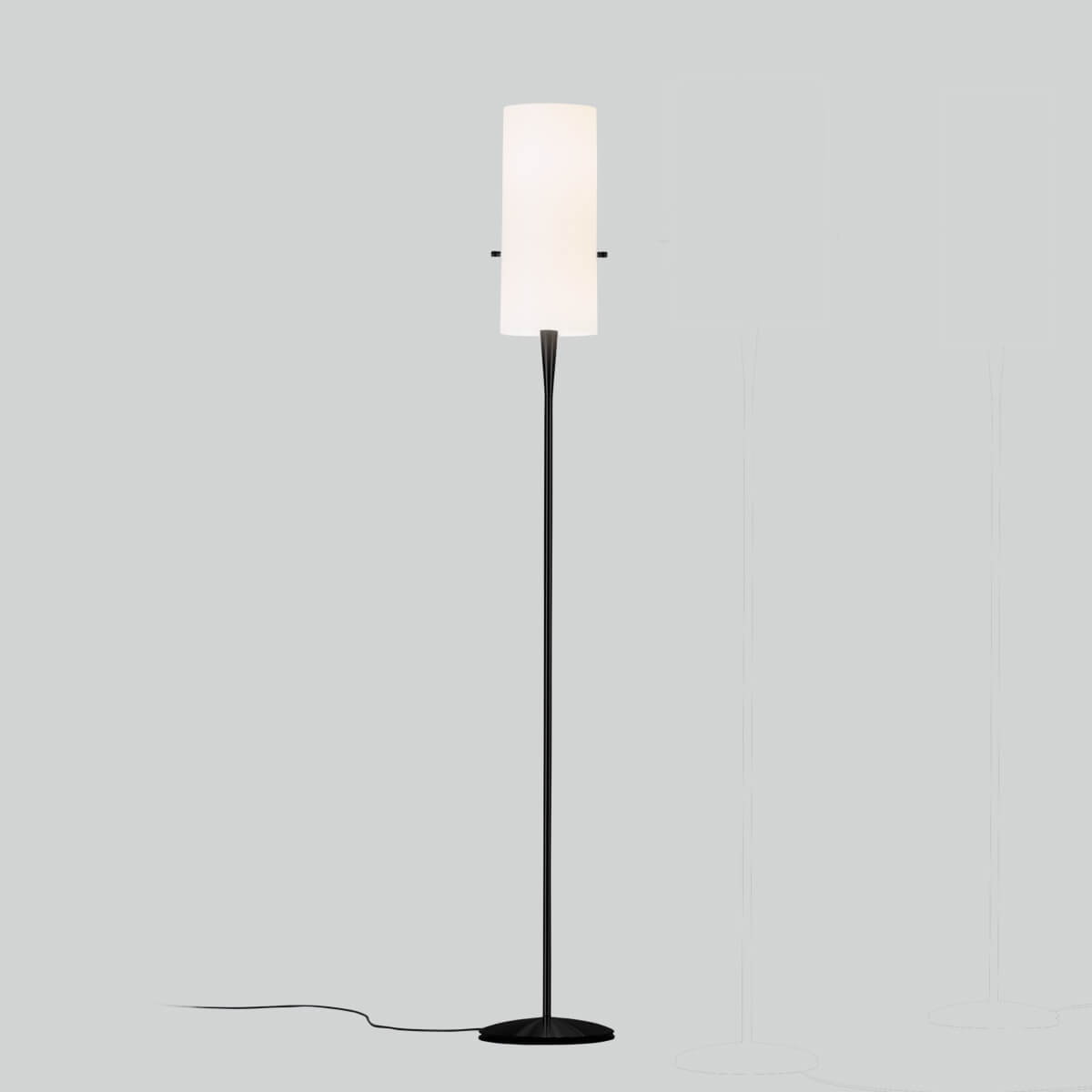 Serien.lighting Club Floor S LED Stehleuchte, schwarz lackiert (©serien.lighting)