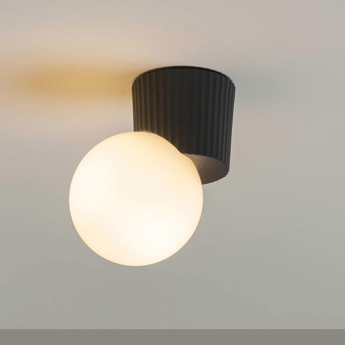 Milan Land Wand- / Deckenleuchte, anthrazit