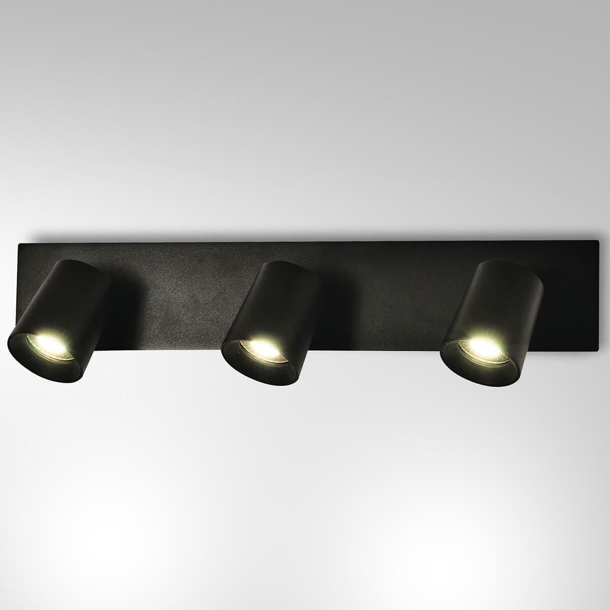 Fabas Luce Modo Deckenstrahler, 3-flg., schwarz (eingeschaltet)