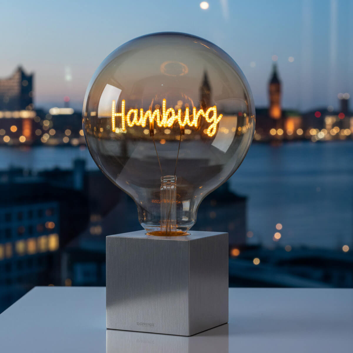 Hamburg LED Filament Globelampe E27 Amber, 1,5 W 2000 K