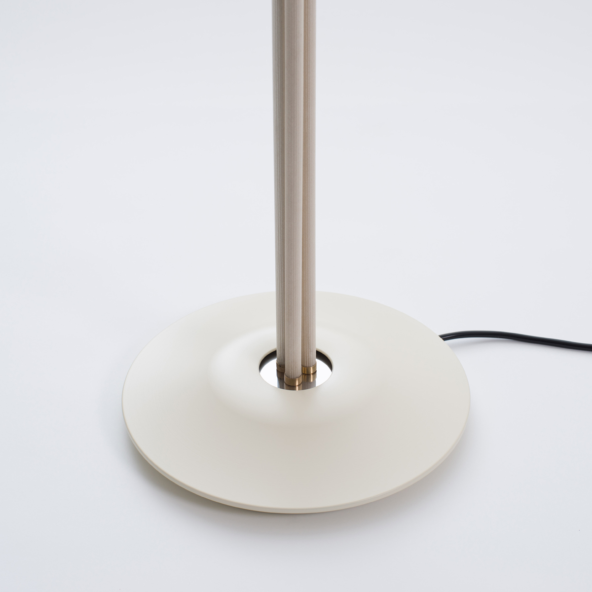 Serien.lighting Poppy Floor 3 Stehleuchte, Arme: beige