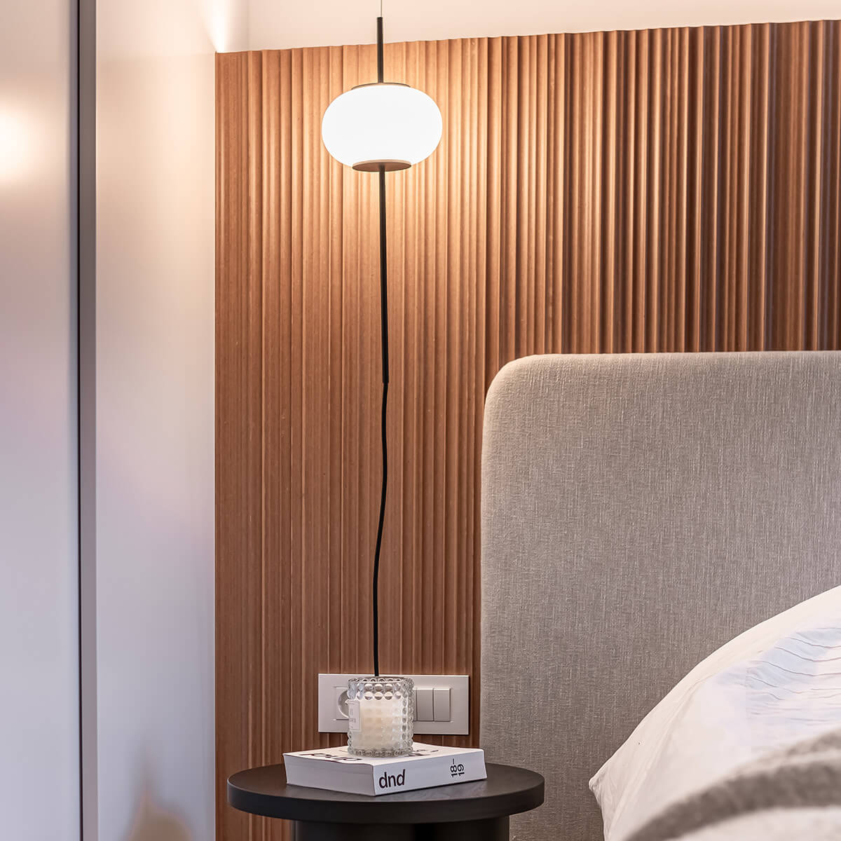 Milan Astros Steh- / Pendelleuchte, schwarz matt