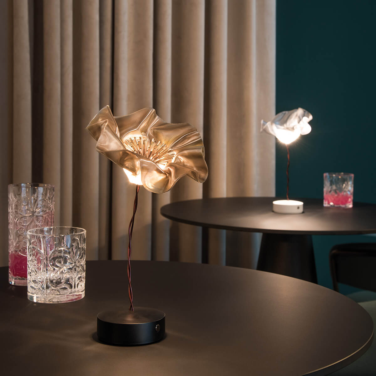 Slamp LaFleur Battery LED Akkuleuchte, velvet (goldgelb) und prisma (transparent)