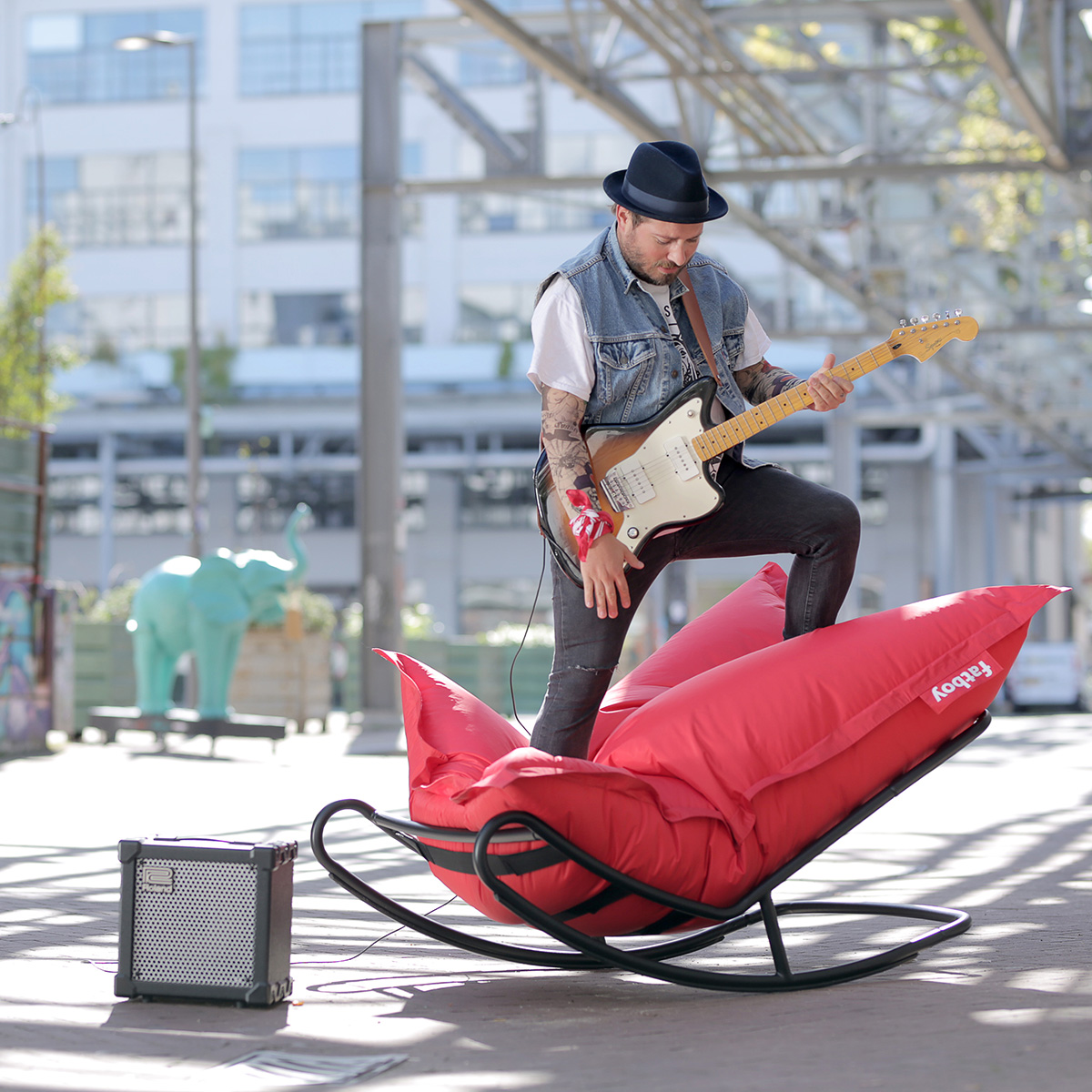 Fatboy Rock 'n Roll Schaukelstuhl, schwarz, mit dem Fatboy Original Sitzsack (separat erhältlich)