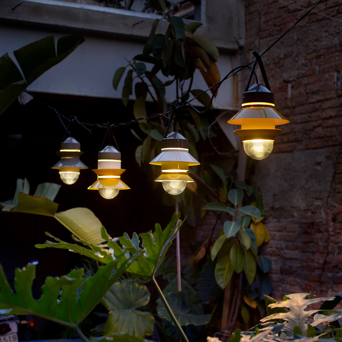 Marset Santorini IP65 Pendelleuchte, Komposition als Girlande (auf Anfrage erhältlich)