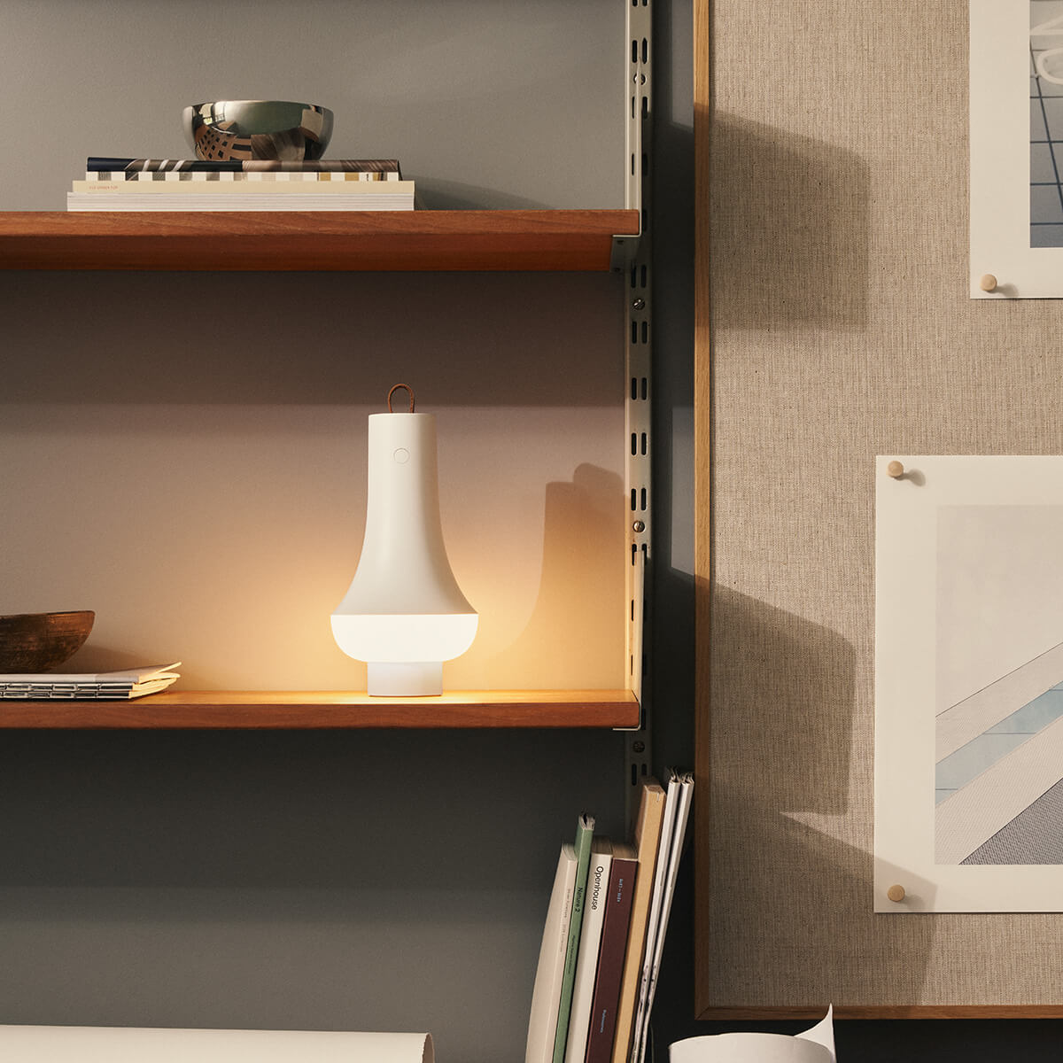 Louis Poulsen Tomoshi Portable LED Akkuleuchte, weiß matt