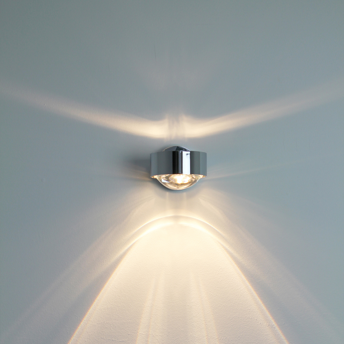 Top Light Puk Mini Wall Wandleuchte, Chrom, mit Puk Mini Alureflektor (oben) und Puk Mini Linse klar (unten)