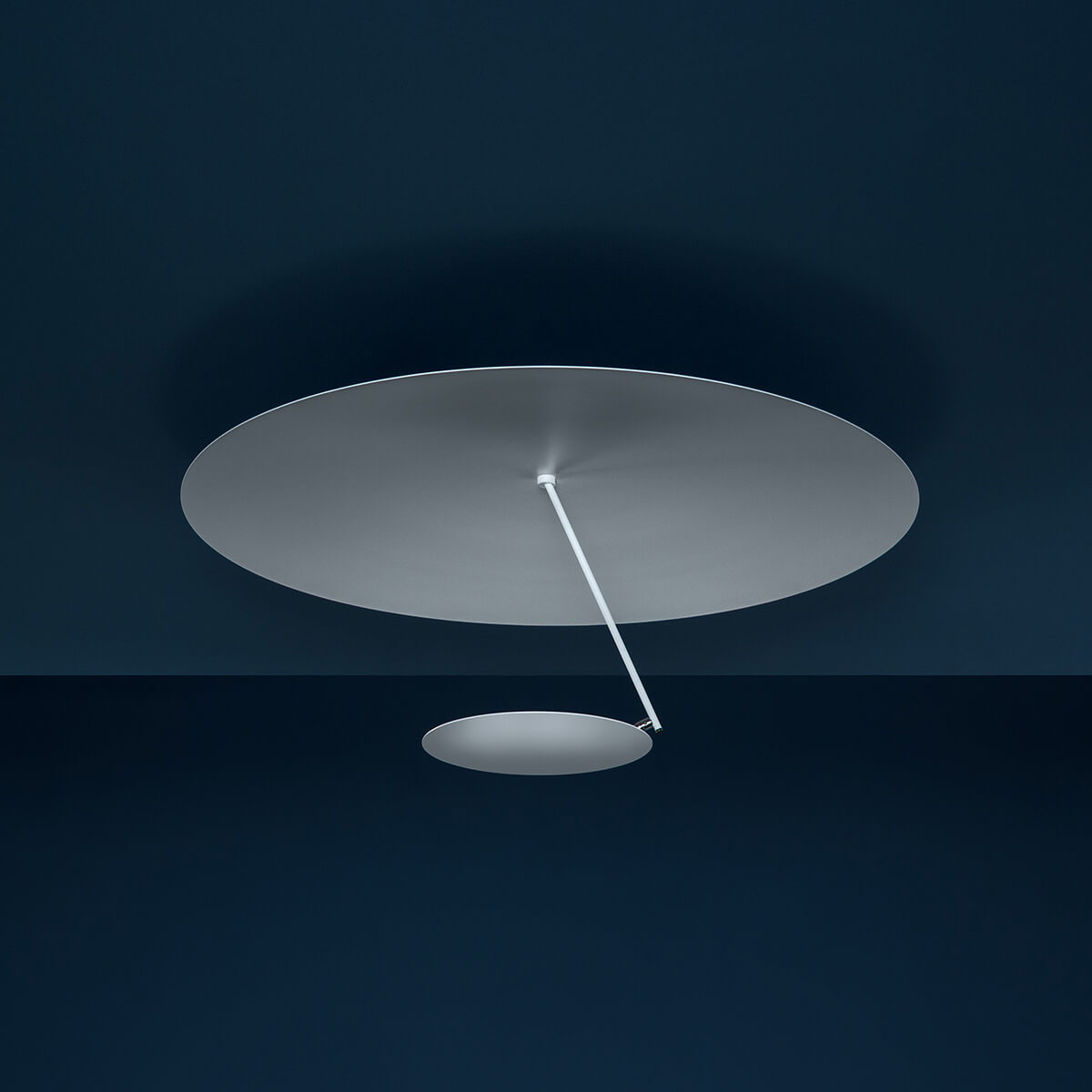 Catellani & Smith Lederam C180 LED Deckenleuchte, weiß / weiß, Stange: weiß (ausgeschaltet) (Foto: Nava-Rapacchietta)