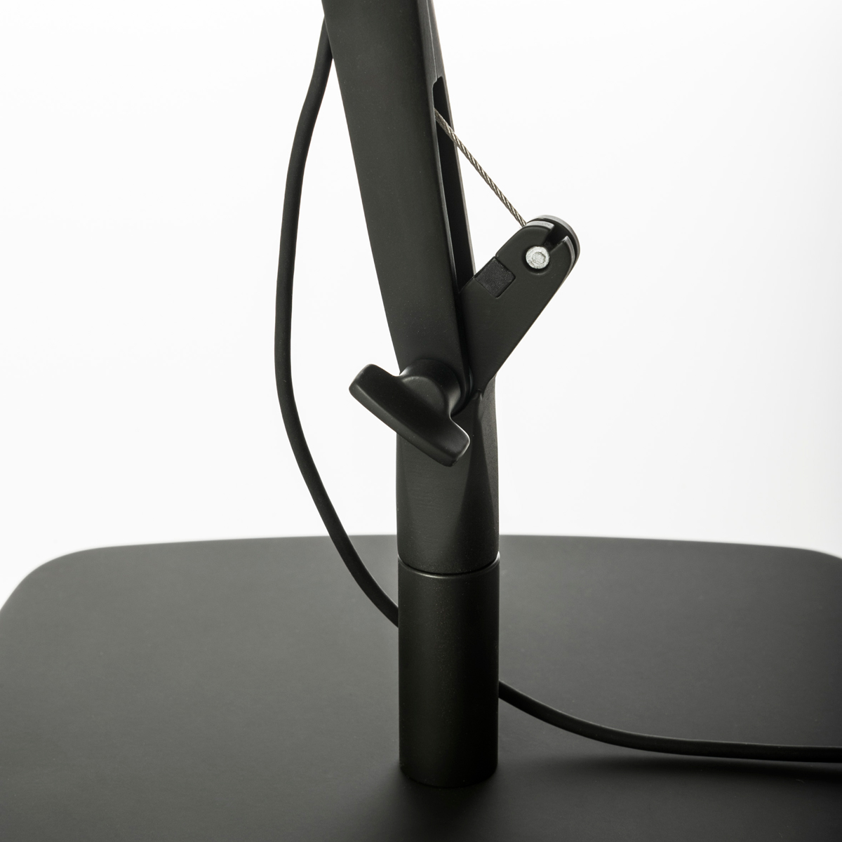 Luceplan Otto Watt Tavolo, soft-touch schwarz, Tischfuß