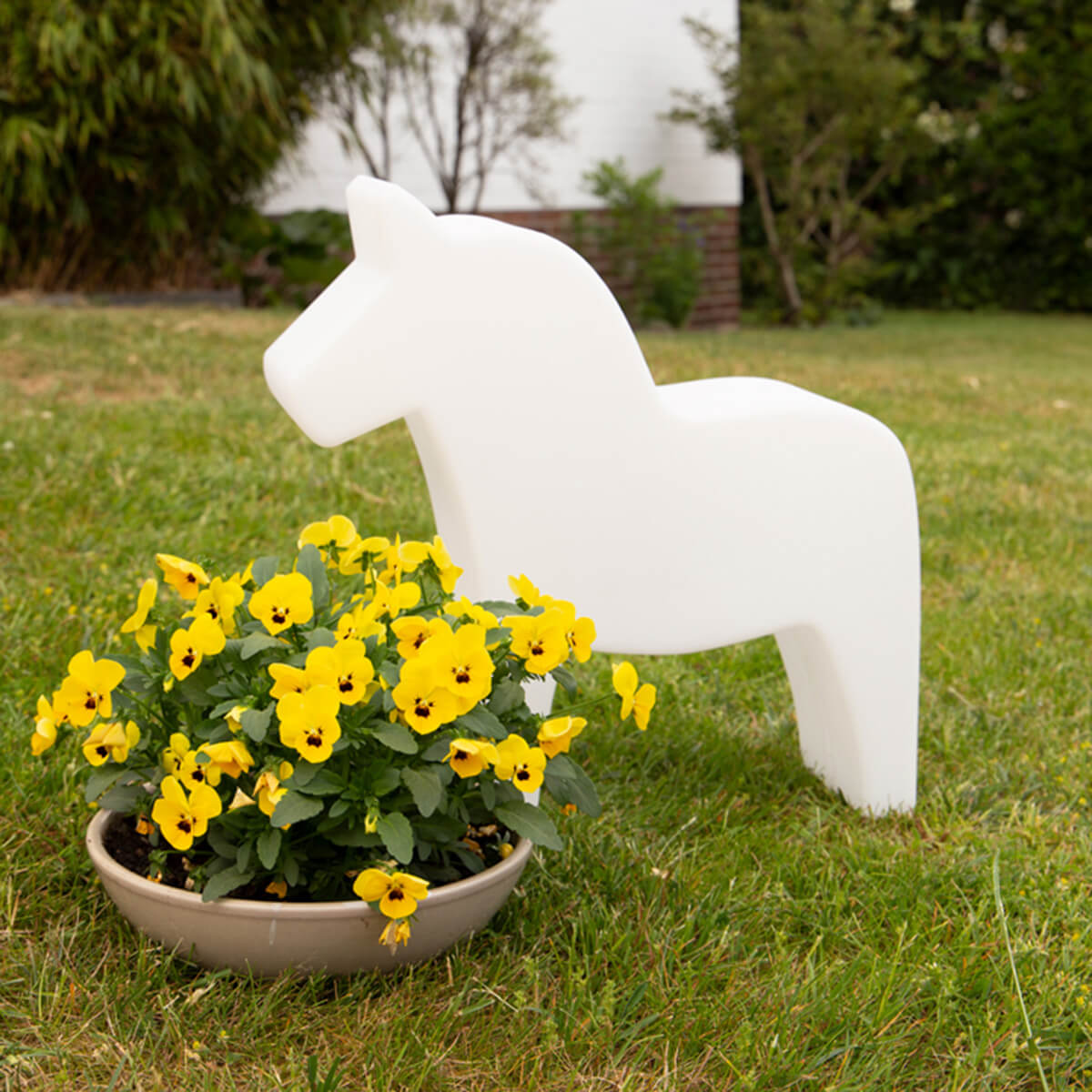 8 seasons design Shining Horse RGB LED Dekoleuchte, weiß