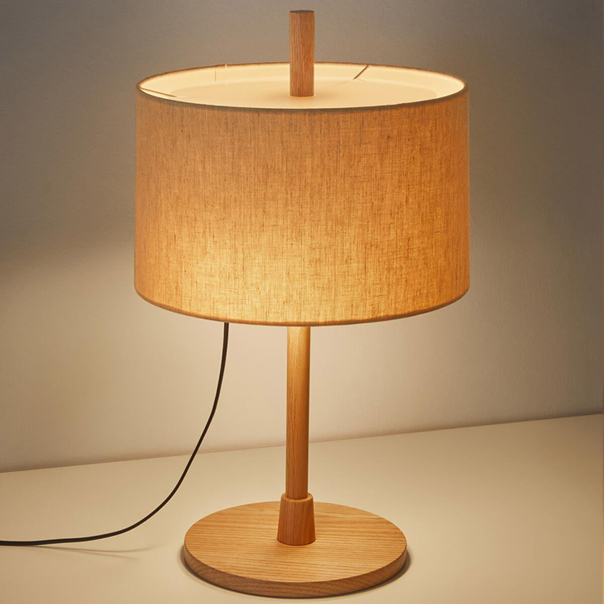 Milan Linood Tischleuchte, Schirm: Leinen / Korpus: Eichenholz