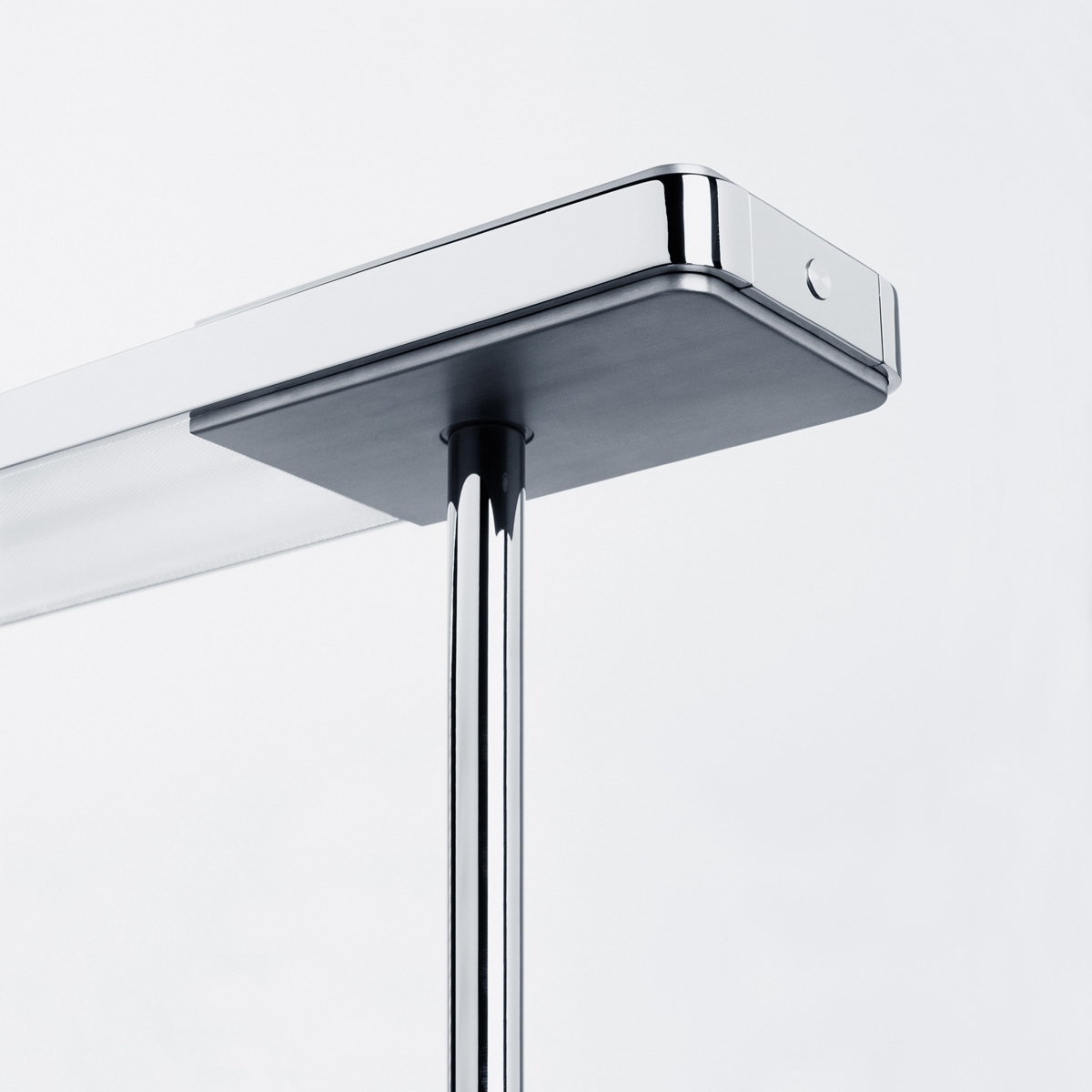 Serien.lighting Slice² Floor LED Stehleuchte, Chrom, Sockel: Silber, Leuchtenkopf mit Dimmtaster
