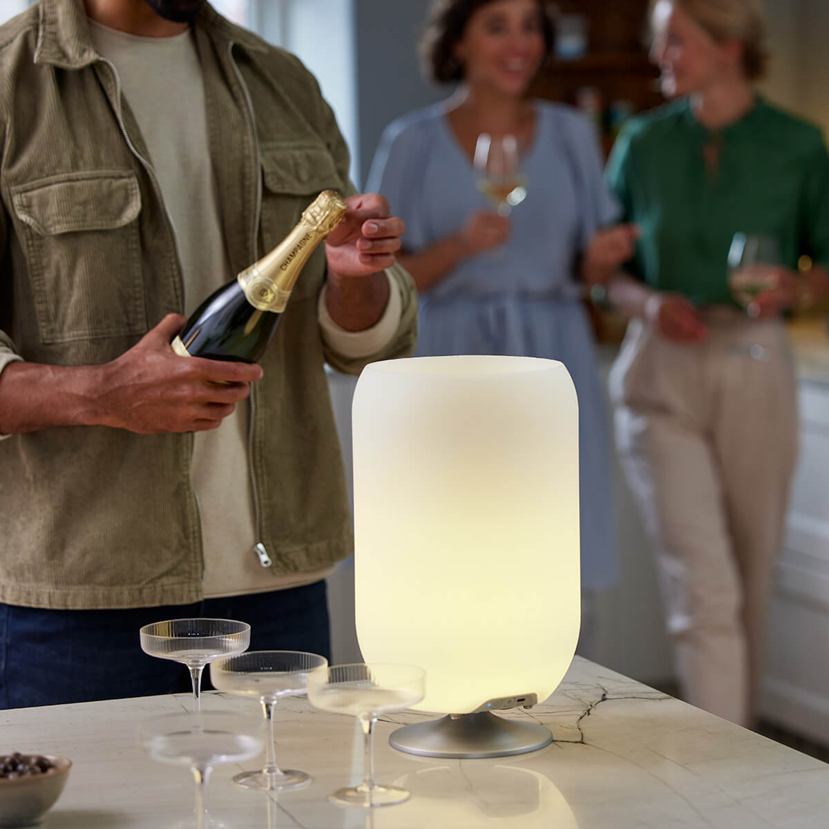 Kooduu Atmos LED Akkuleuchte, Bluetooth Lautsprecher & Weinkühler, Aluminium gebürstet