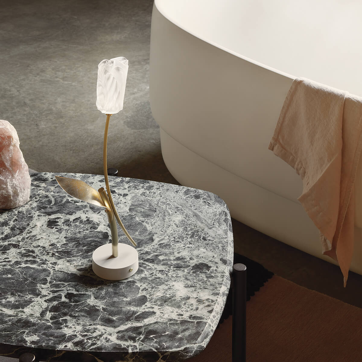 Slamp Tulip Battery LED Akkuleuchte, Messing / weiß