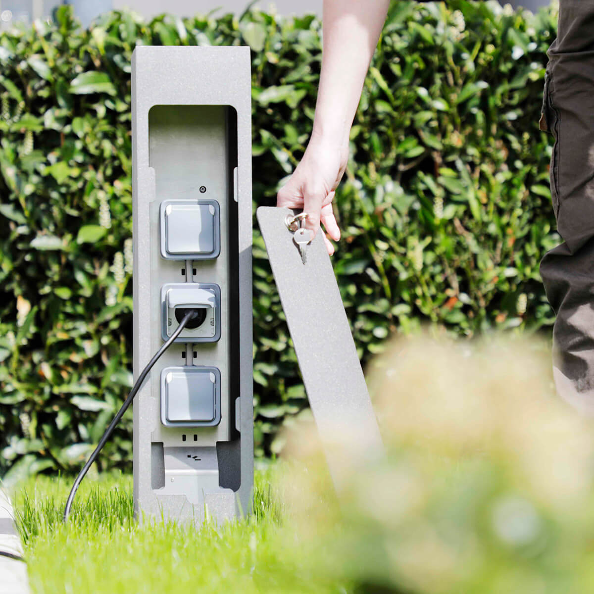 Albert 624413 Steckdosensäule, abschließbar, 3-fach, anthrazit