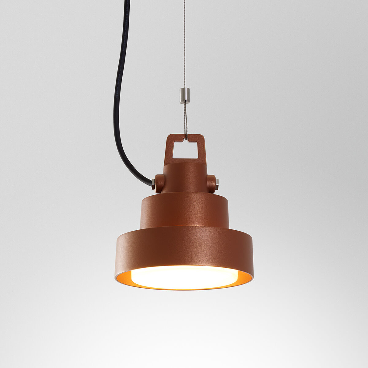 Marset Plaff-on! S16 IP65 LED Pendelleuchte, rostbraun