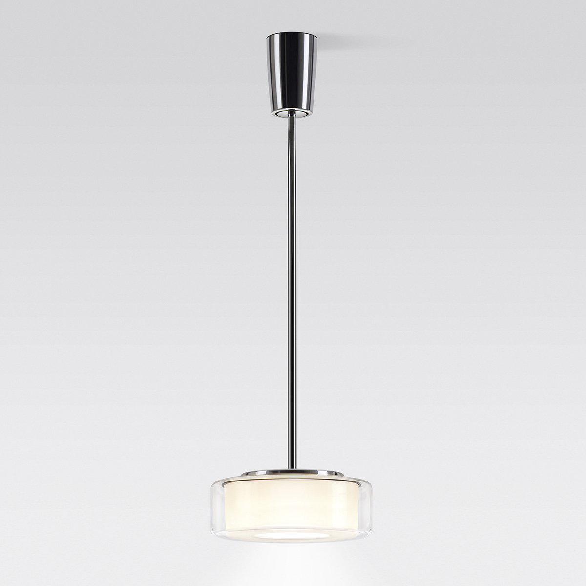 Serien.lighting Curling Suspension Tube M LED Pendelleuchte, 3000 K, Glas klar, Reflektor: zylindrisch opal (©serien.lighting)