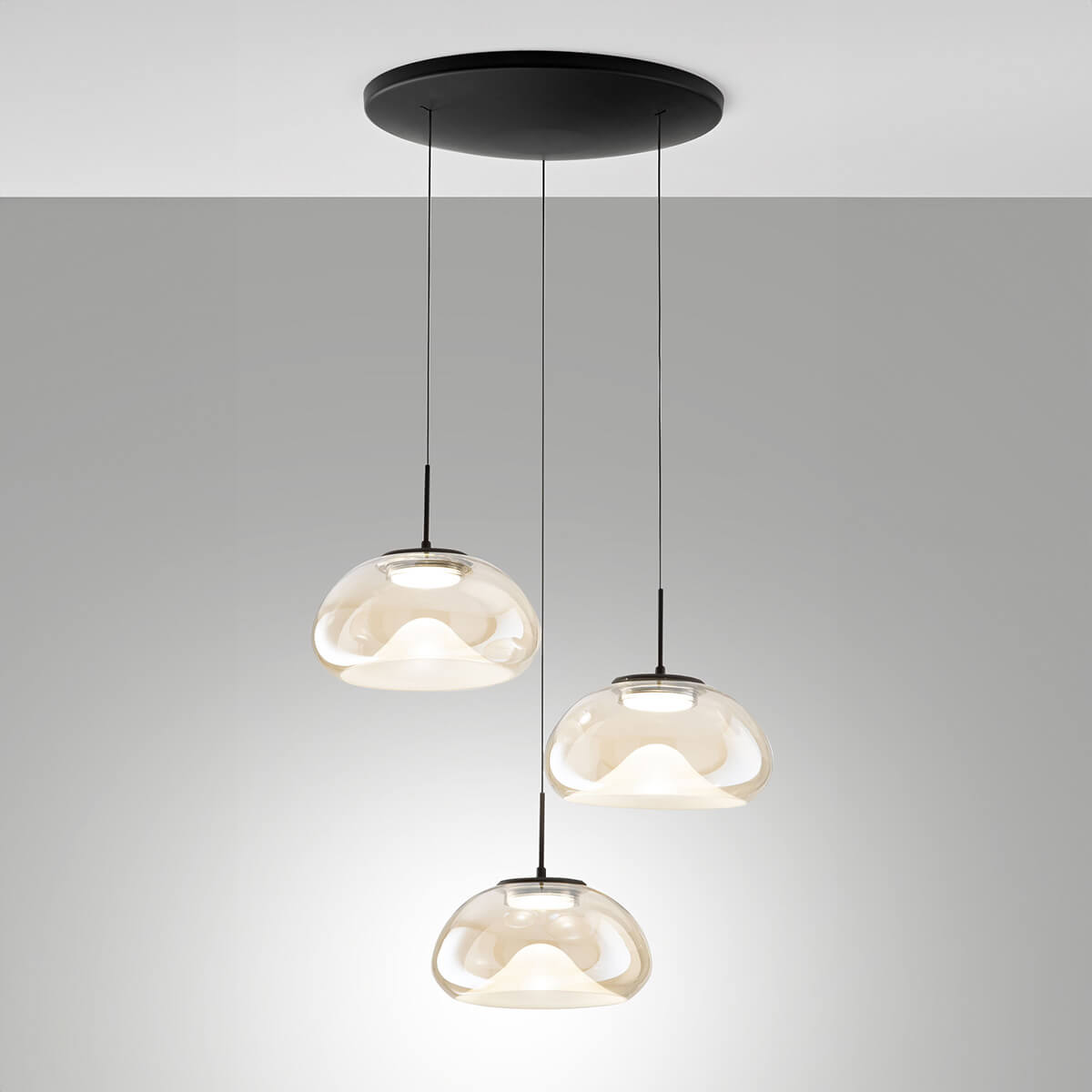 Fabas Luce Brena LED Pendelleuchte, 3-flg., mit Rondell Glas: cognac
