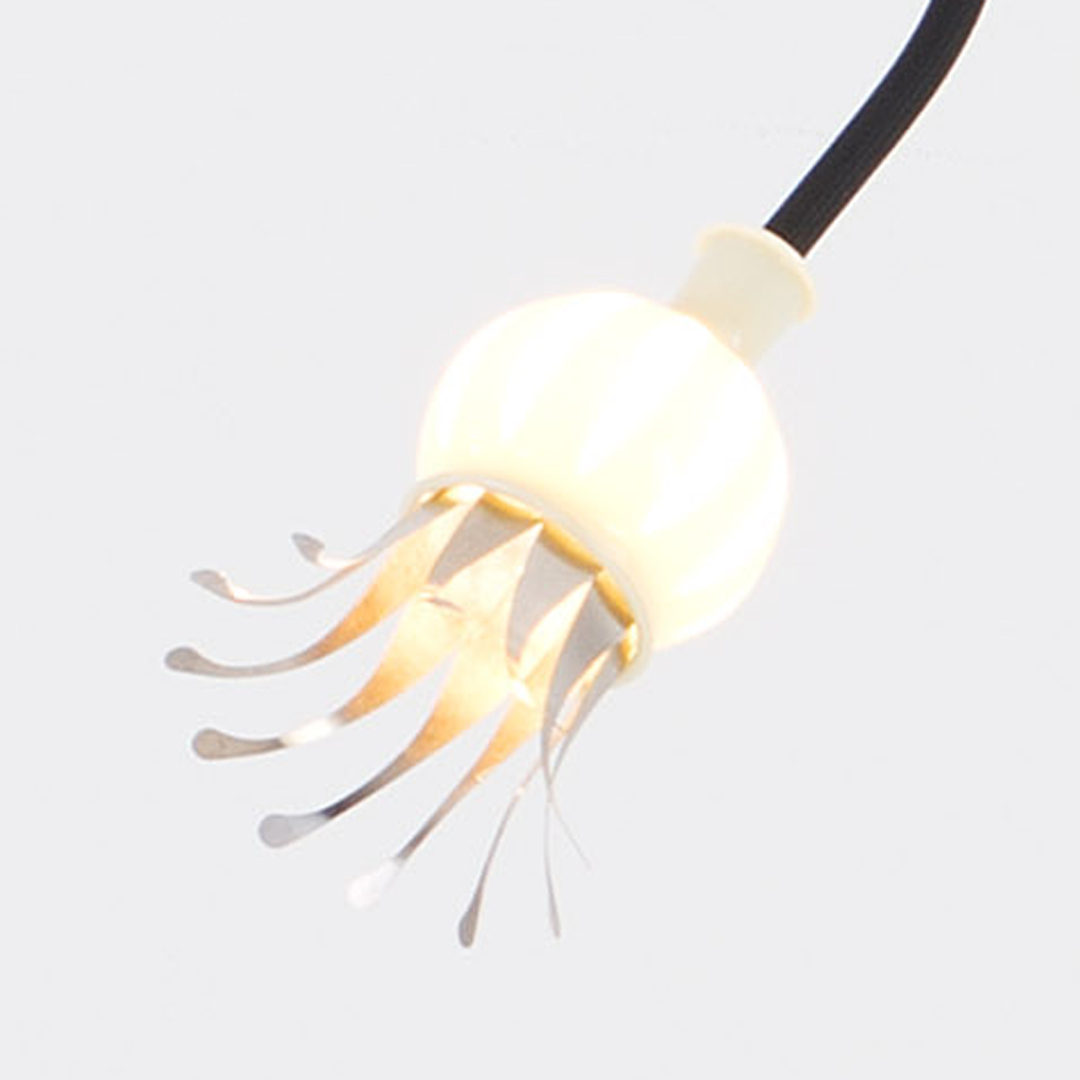 Serien Lighting Poppy, Schirm: Keramik, Arm: schwarz (Detailbild)