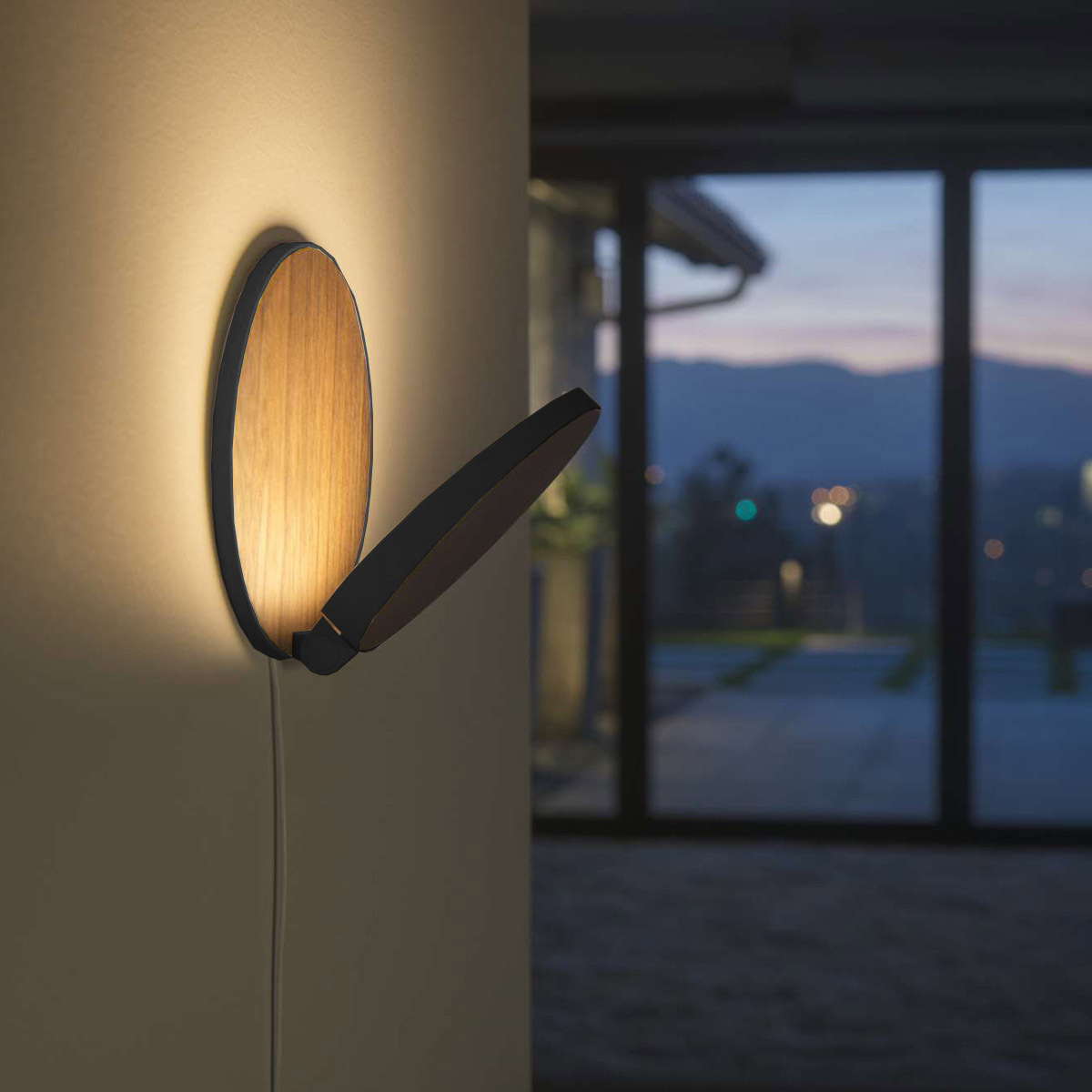 koncept Gravy Plug-In LED Wandleuchte, schwarz, Front: Walnuss