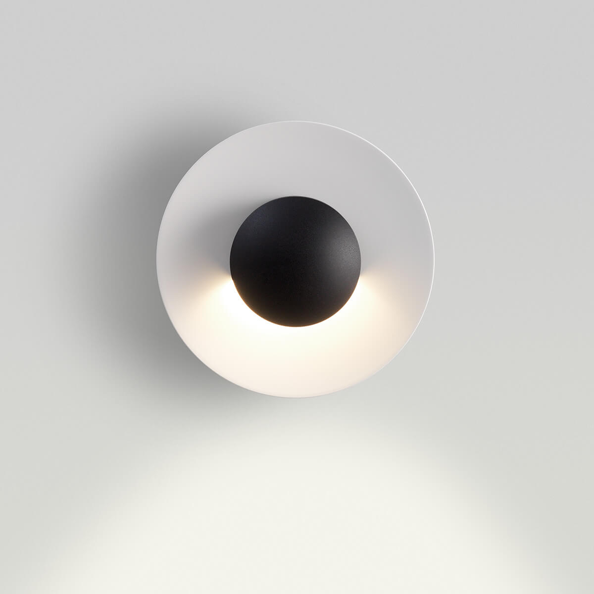 Marset Ginger 15C IP65 LED Wandleuchte, schwarz / weiß