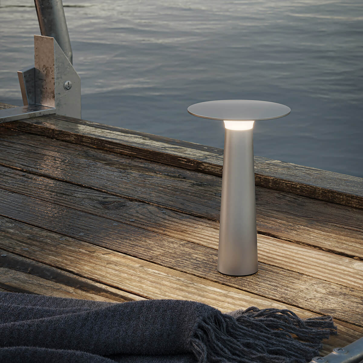 Lix LED Akkuleuchte, Dim-to-Amber, mit Charging Base