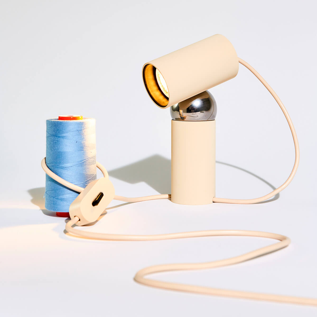 Flos Bilboquet Tischleuchte, Linen (beige) (©Leonardo Scotti)