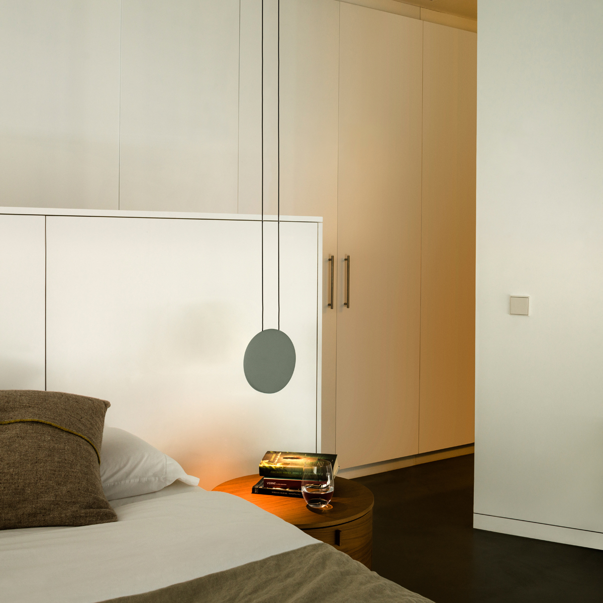 Vibia Cosmos 2501 Pendelleuchte, grün matt