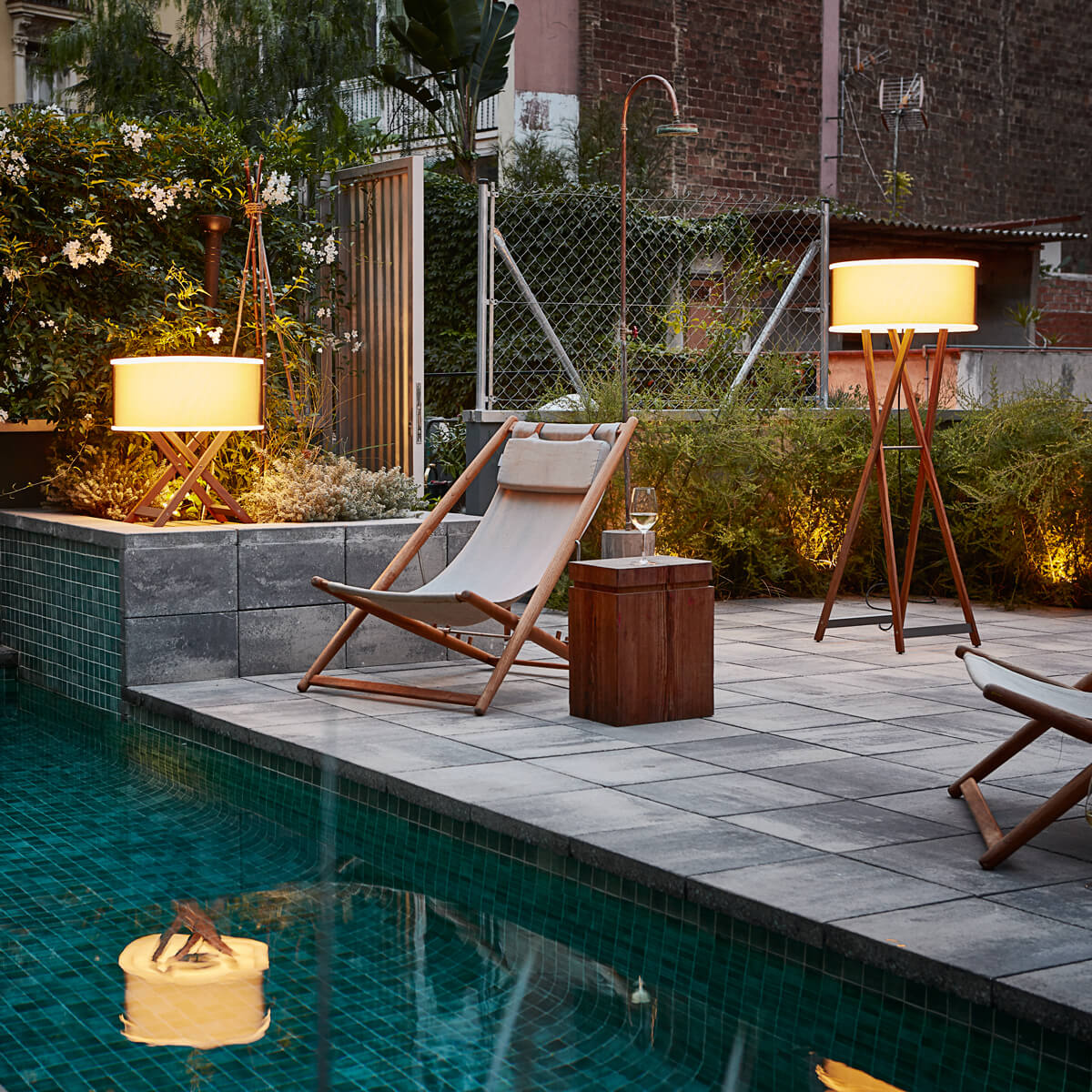 Marset Cala 140 IP65 Stehleuchte, Iroko, Schirm: braun