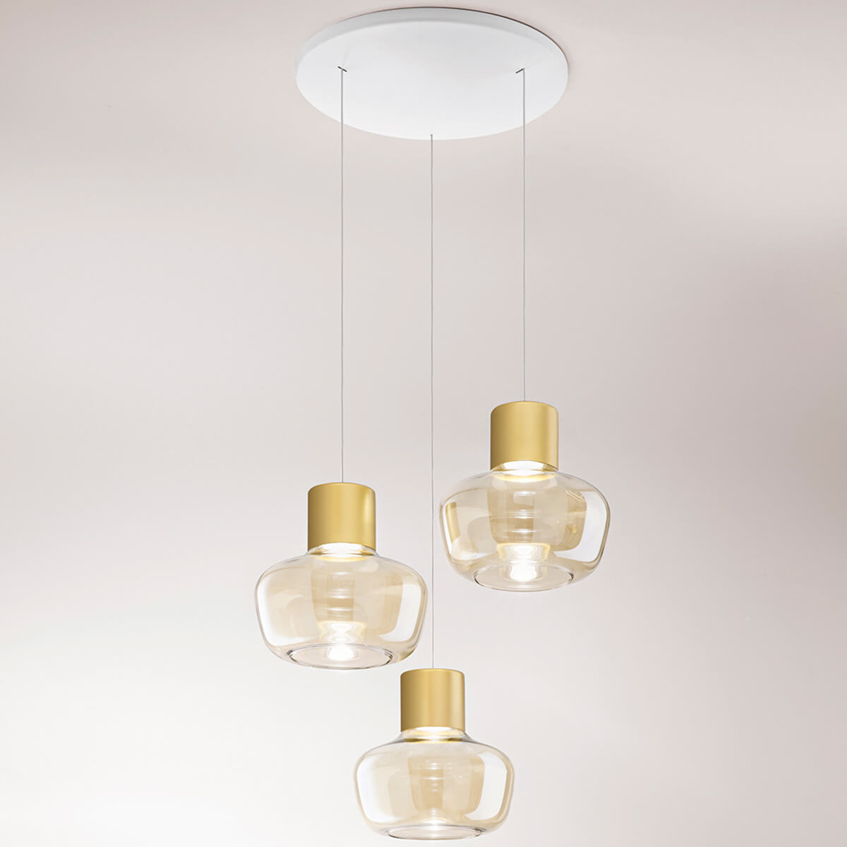 Fabas Luce Kino LED Pendelleuchte, 3-flg., mit Rondell, cognac